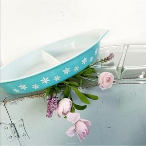 Vintage Pyrex Turquoise Snowflake 1.5 QT Divided Dish 11 Lid 945C 35